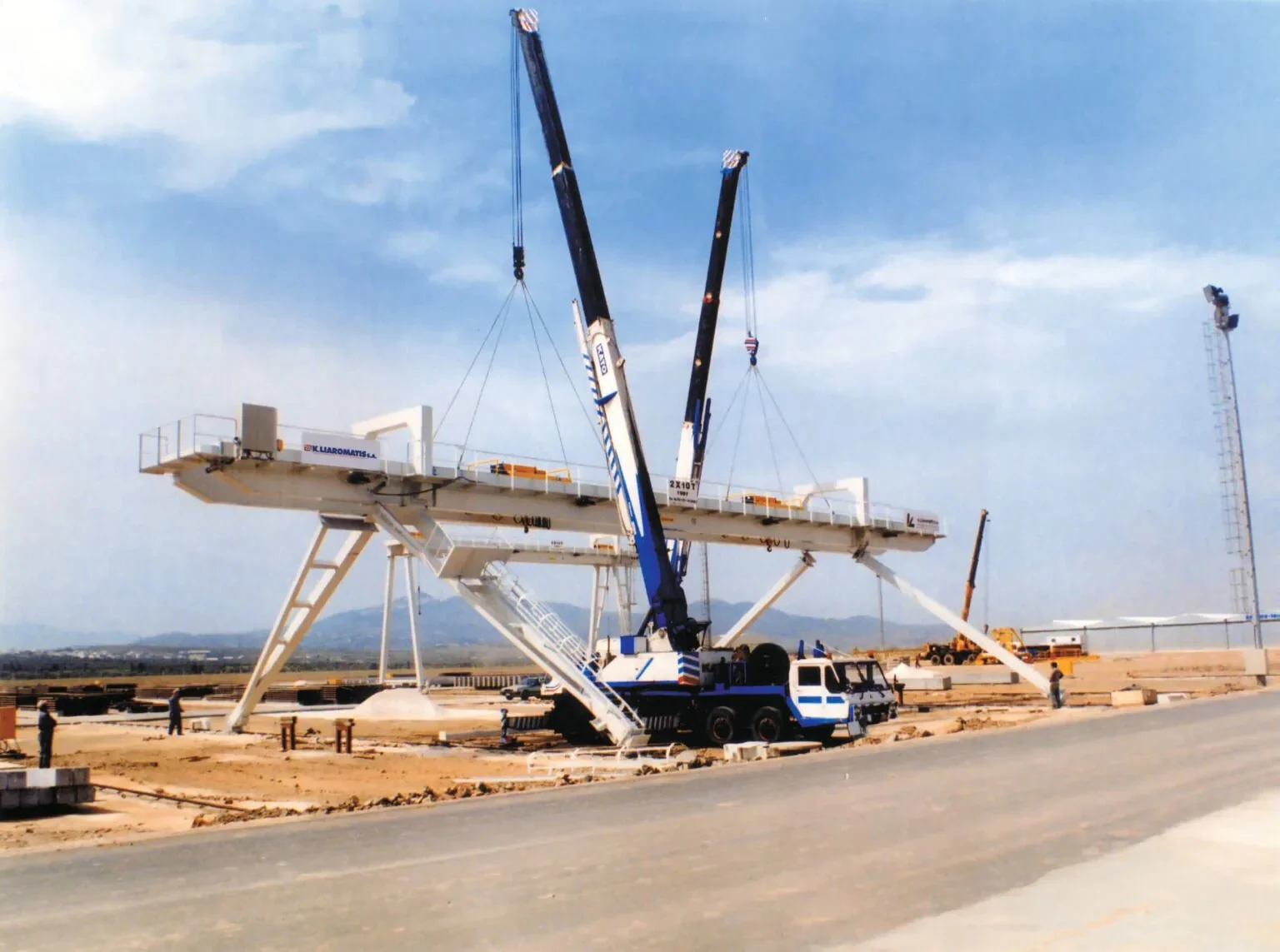 Semi & Full Gantry Cranes image